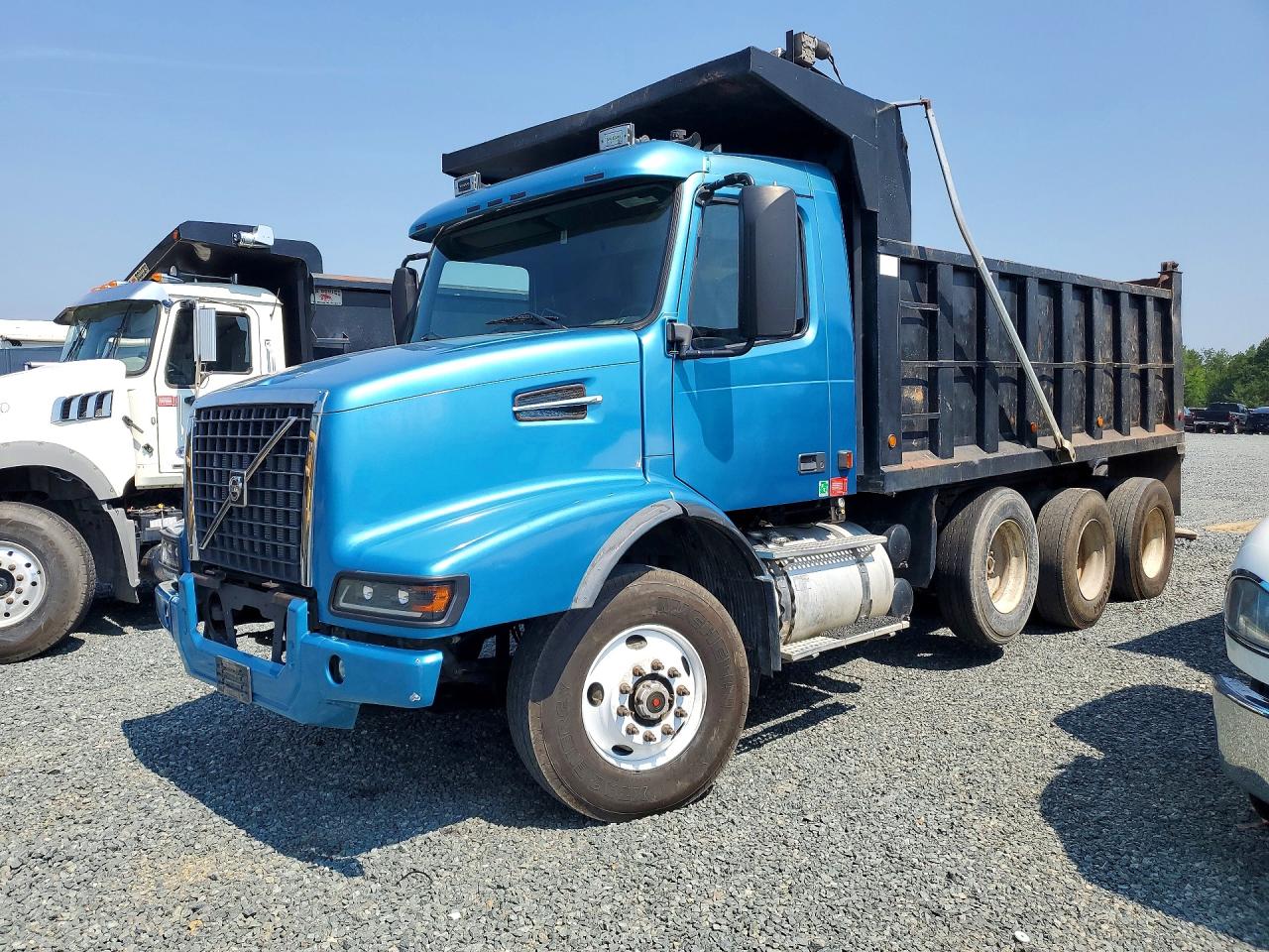 2002 VOLVO VN