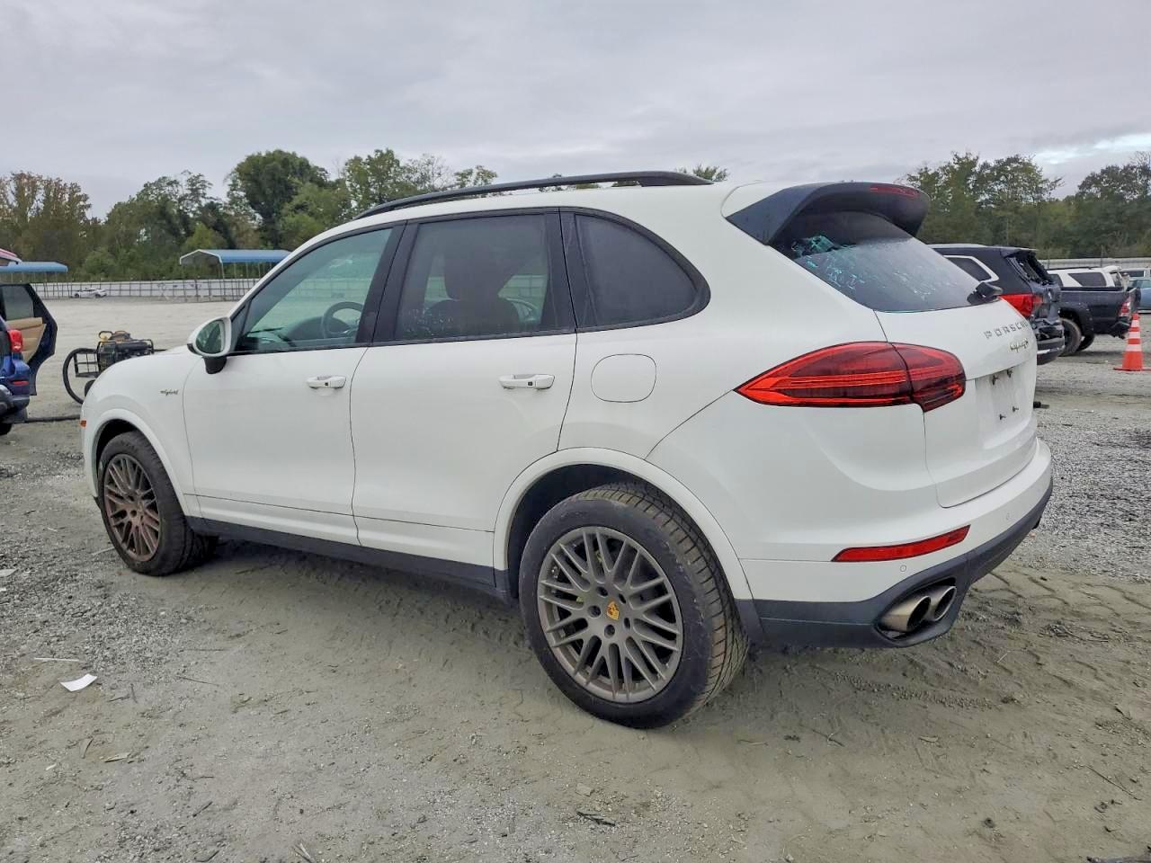 2017 PORSCHE CAYENNE