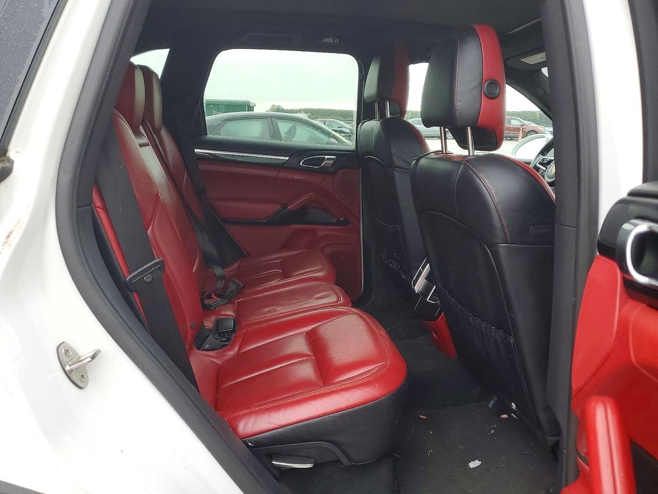 2017 PORSCHE CAYENNE