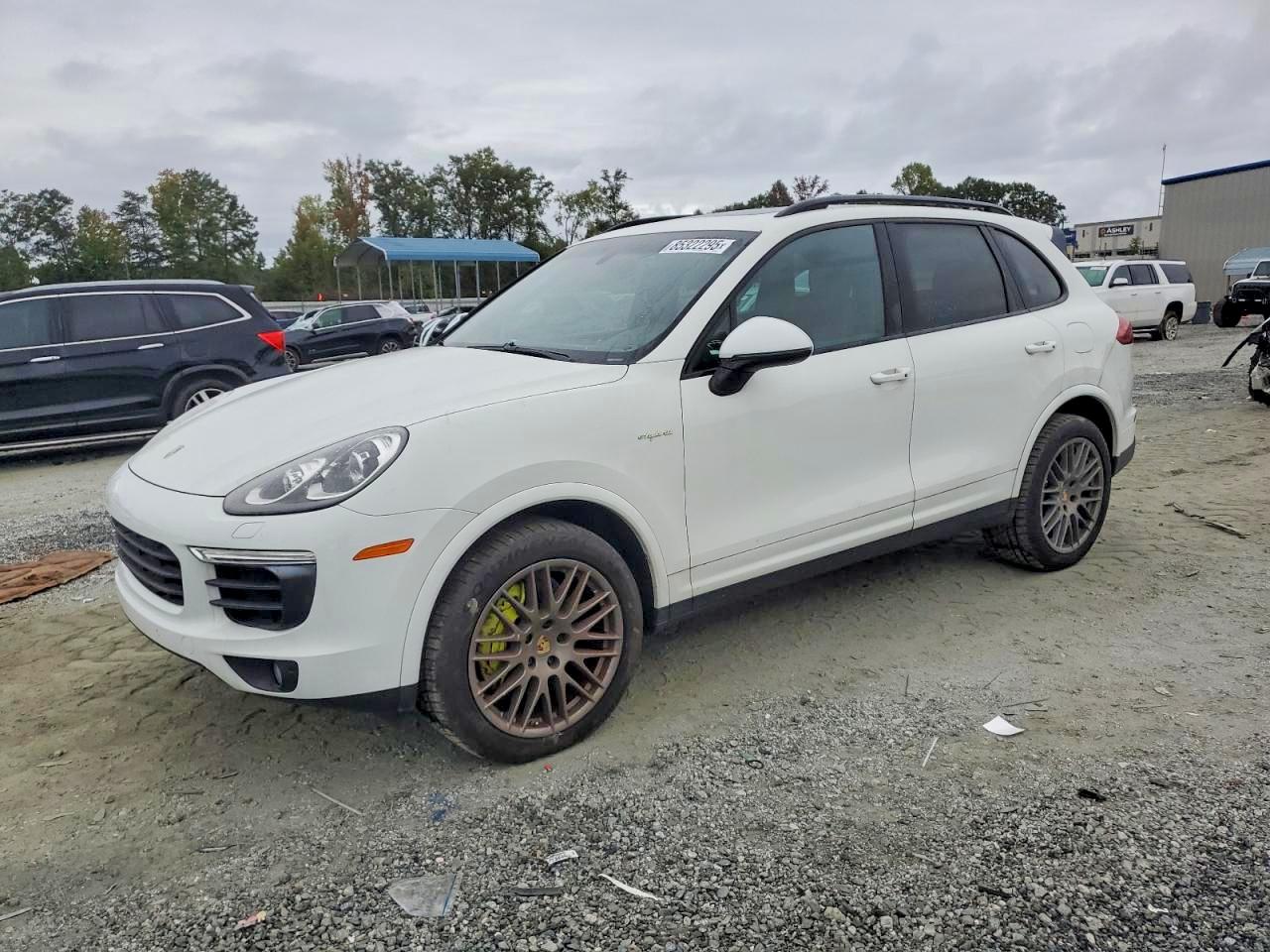 2017 PORSCHE CAYENNE