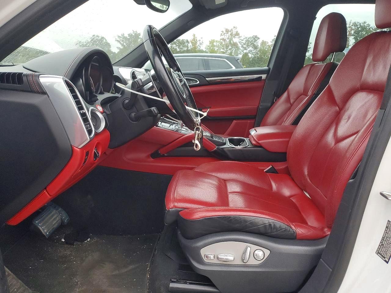 2017 PORSCHE CAYENNE