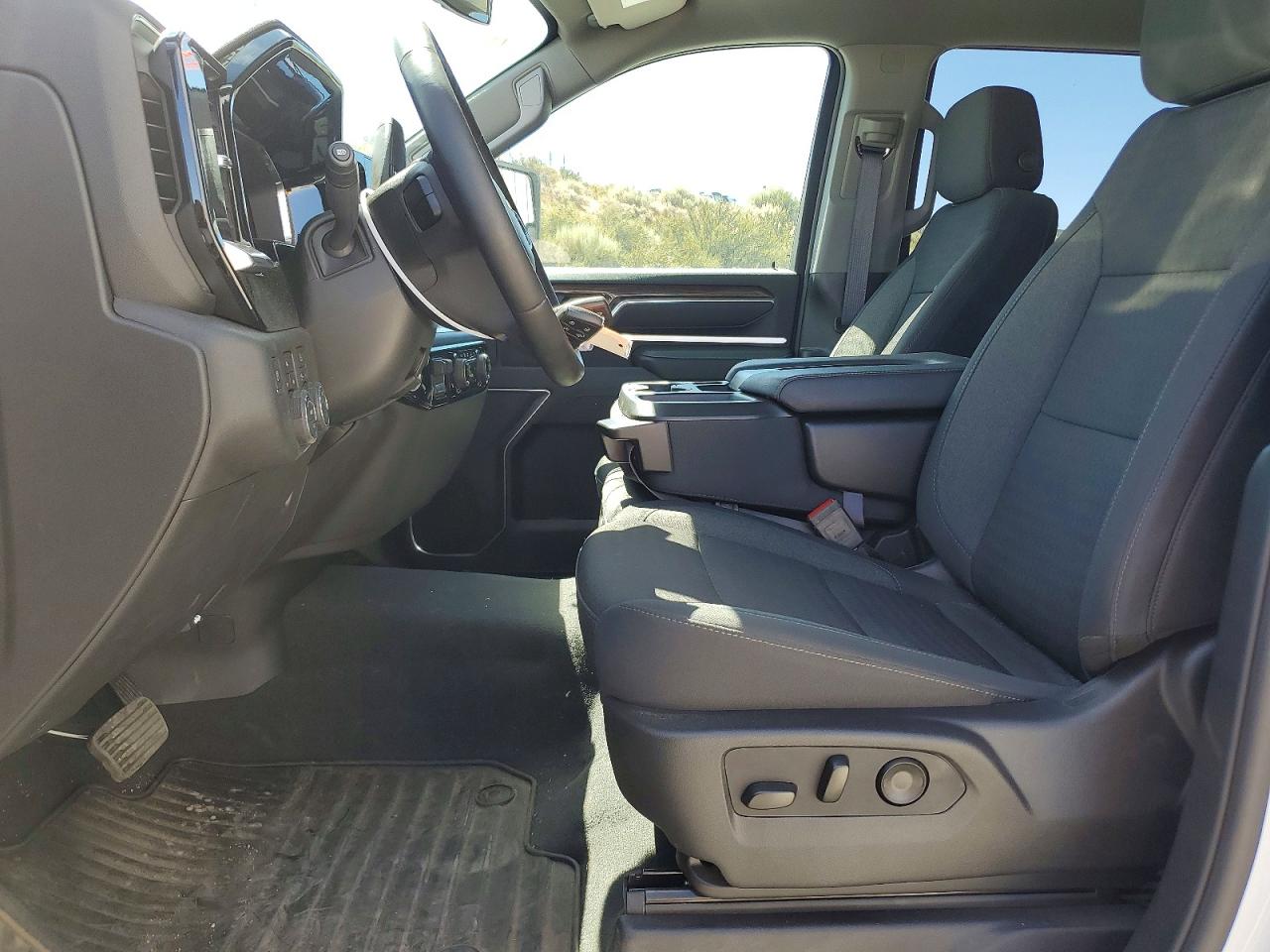 2025 CHEVROLET SILVERADO