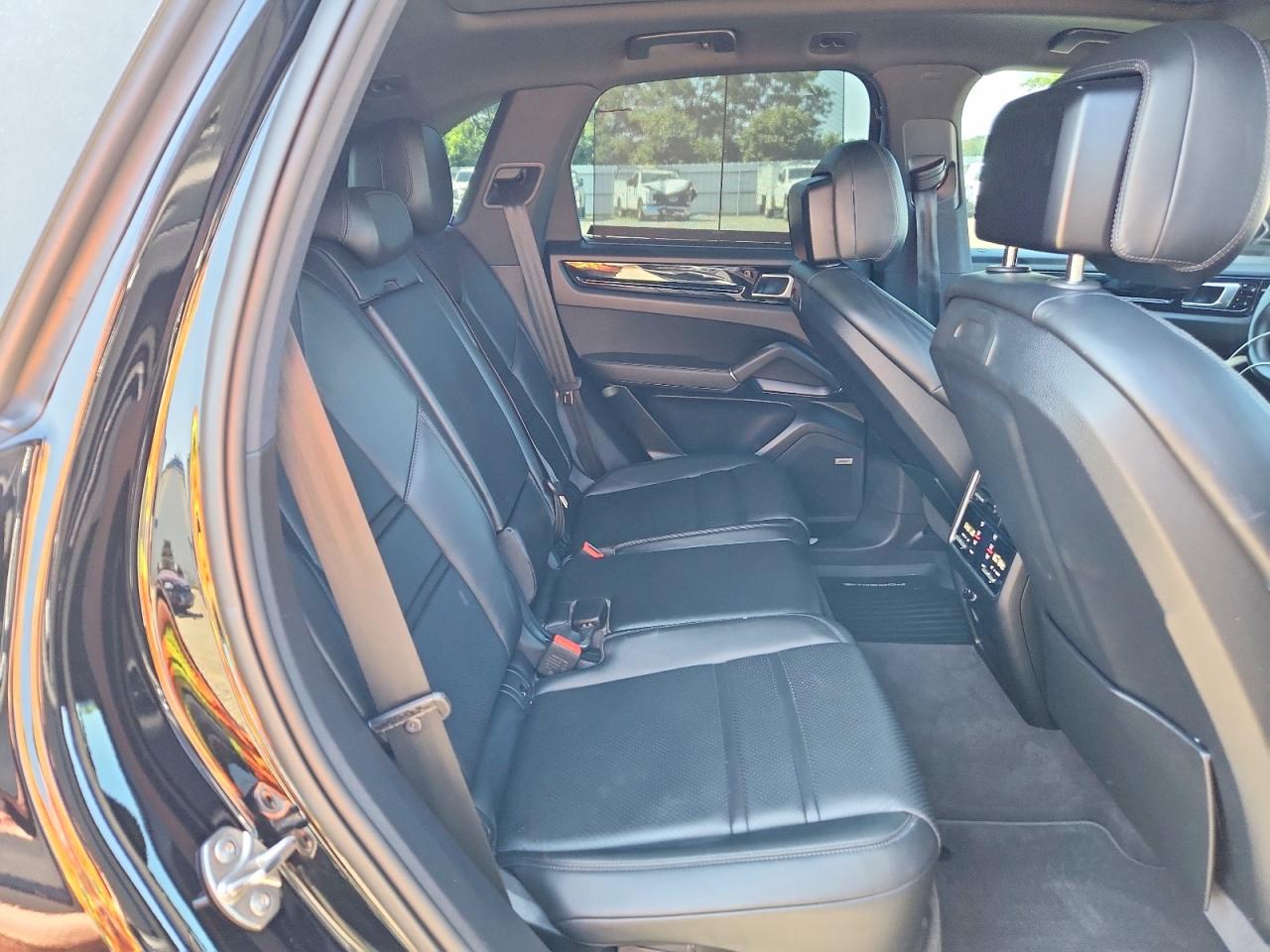 2019 PORSCHE CAYENNE