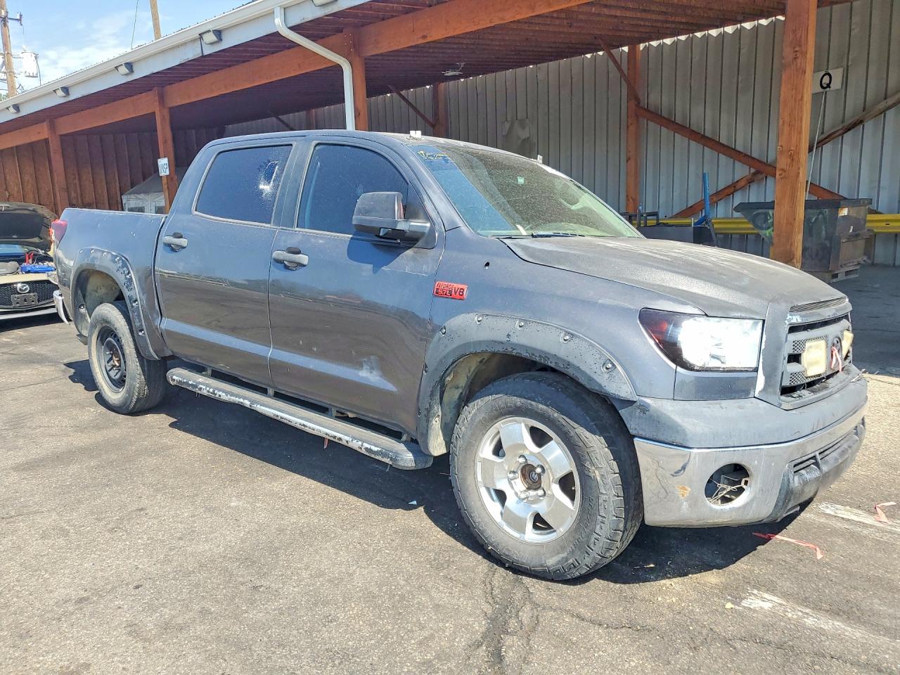 2011 TOYOTA TUNDRA