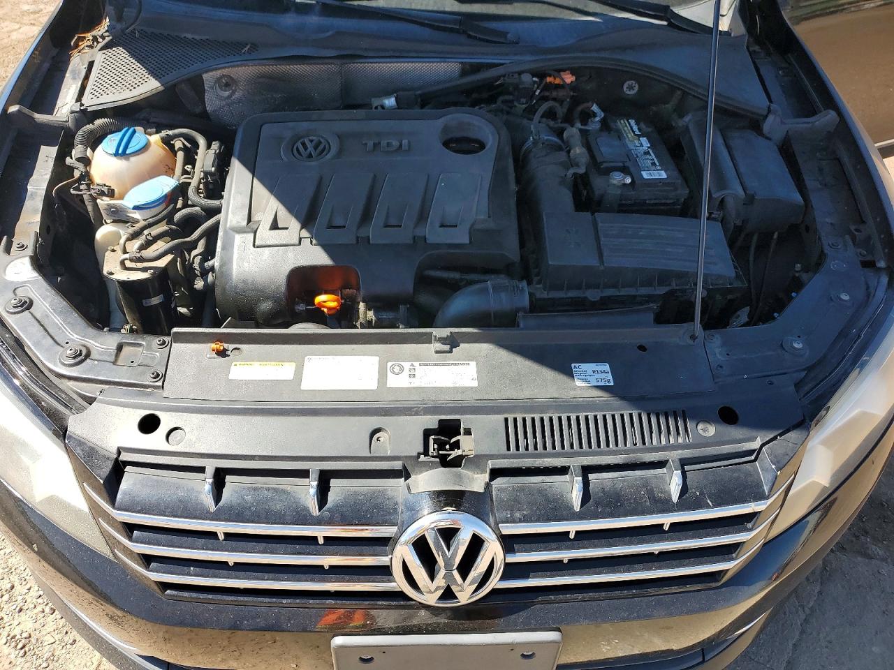 2013 VOLKSWAGEN PASSAT