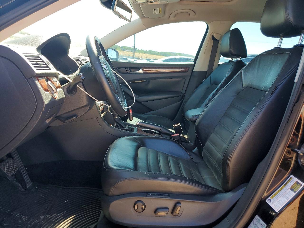 2013 VOLKSWAGEN PASSAT