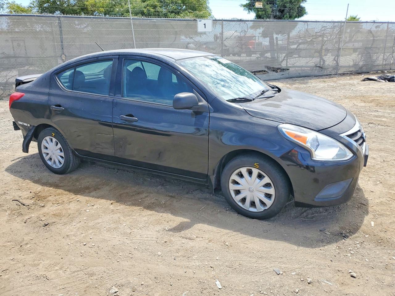 2015 NISSAN VERSA