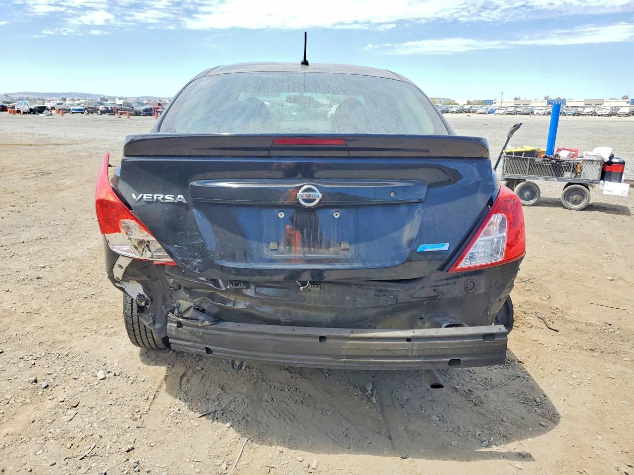 2015 NISSAN VERSA
