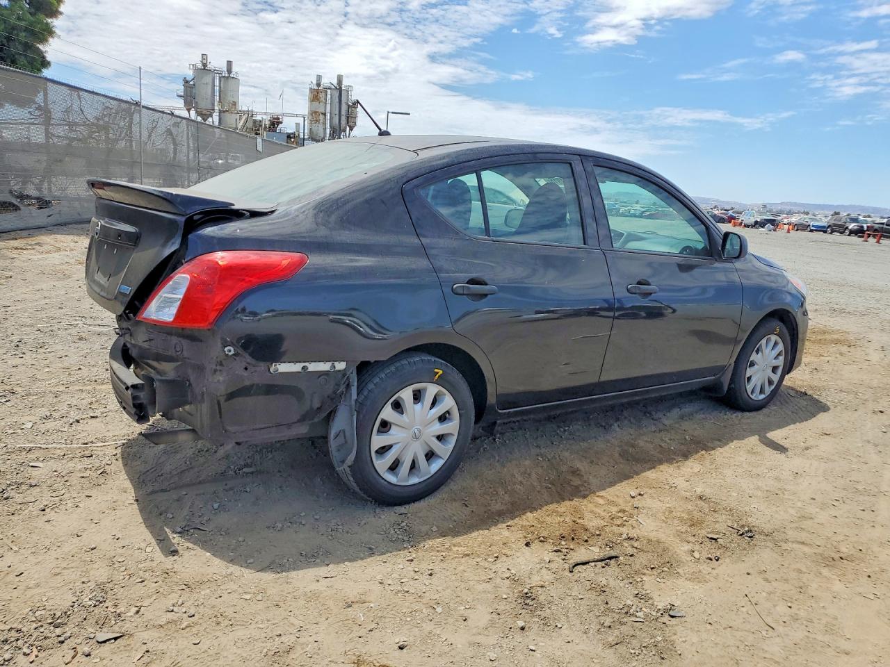2015 NISSAN VERSA
