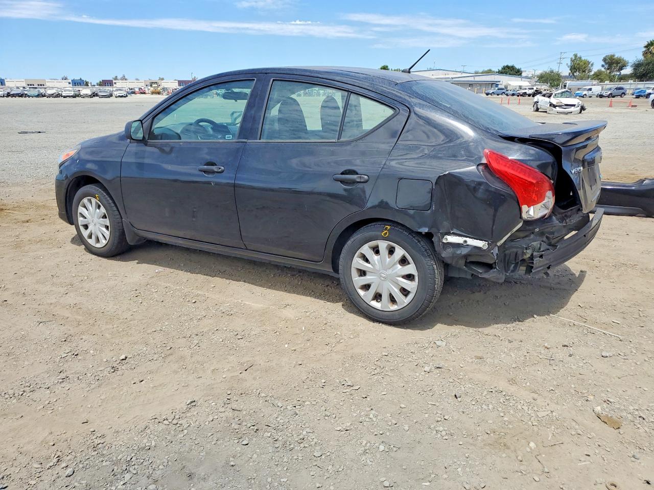 2015 NISSAN VERSA