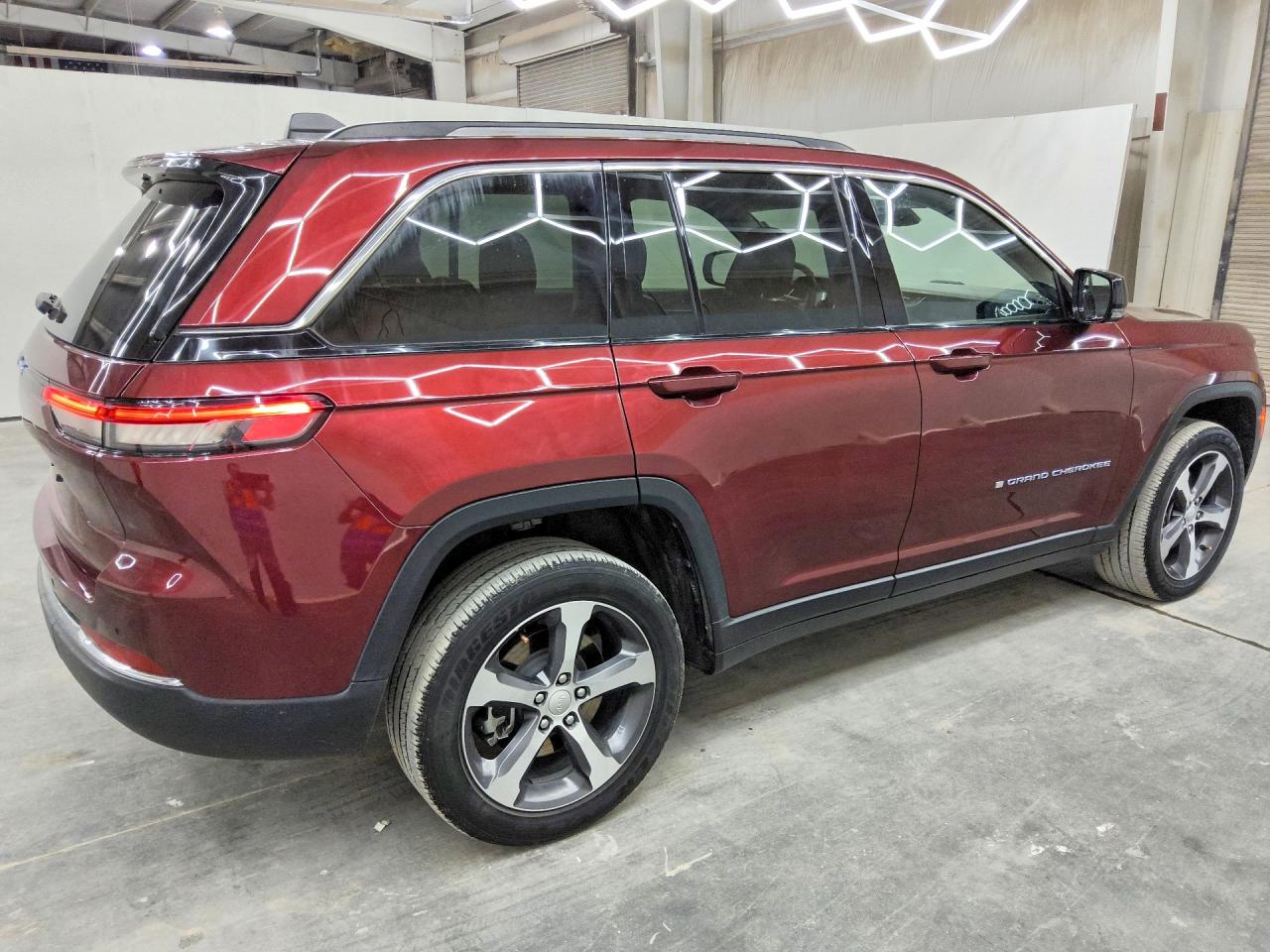 2023 JEEP CHEROKEE