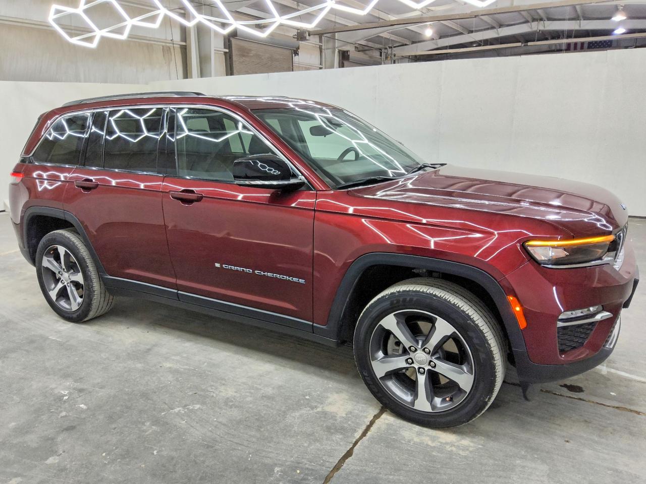 2023 JEEP CHEROKEE