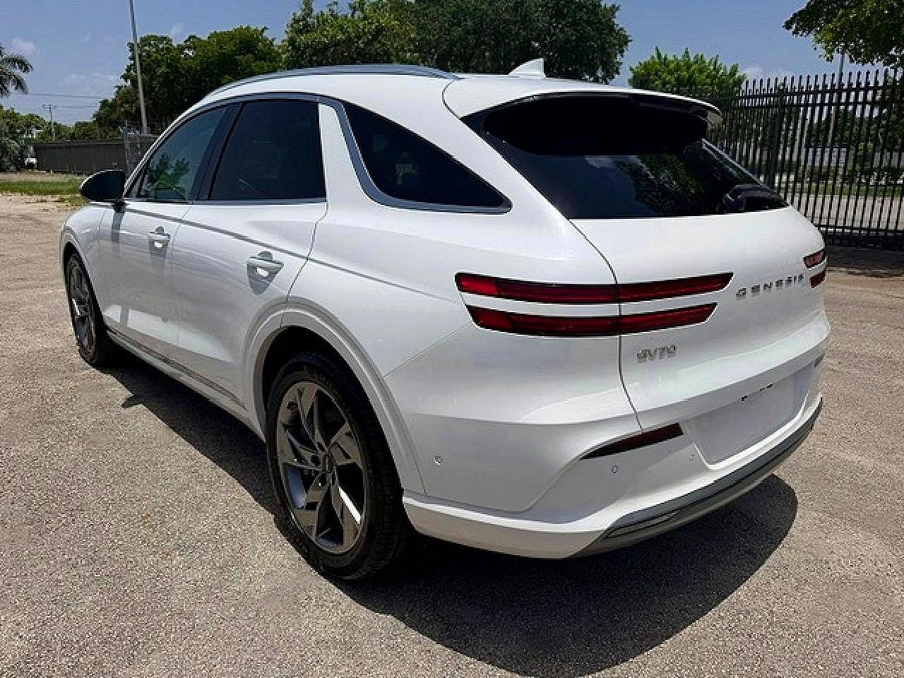 2025 GENESIS G70
