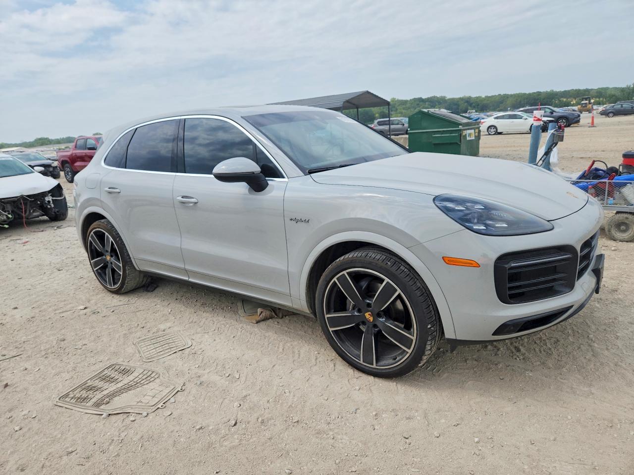 2022 PORSCHE CAYENNE