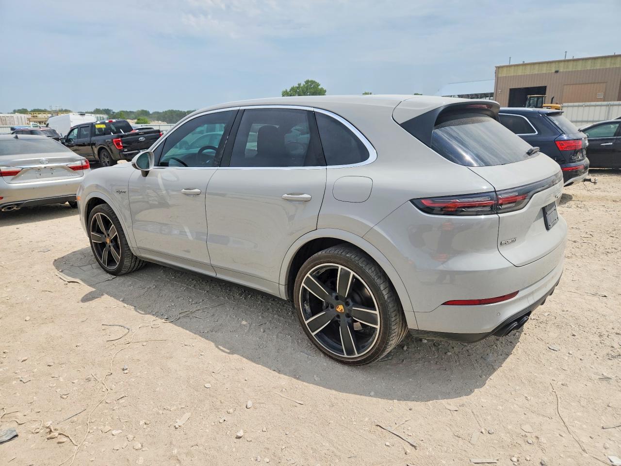 2022 PORSCHE CAYENNE