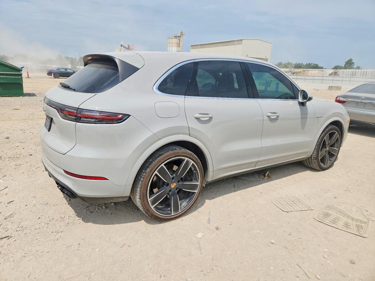 2022 PORSCHE CAYENNE