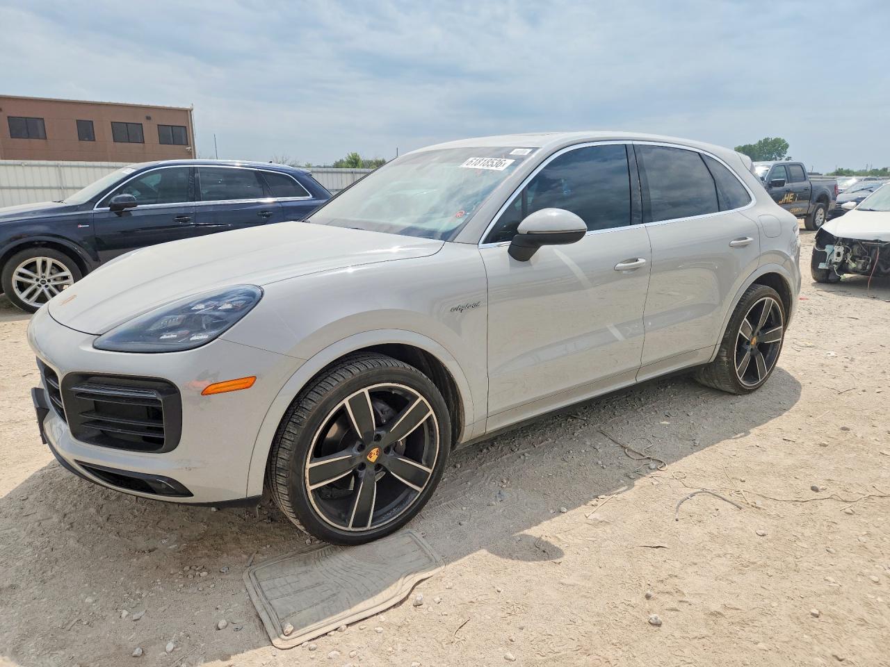 2022 PORSCHE CAYENNE