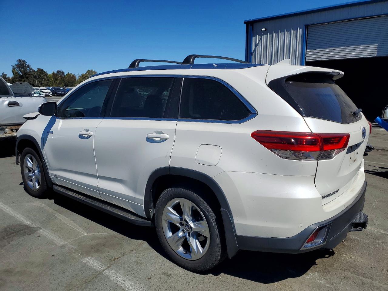 2017 TOYOTA HIGHLANDER