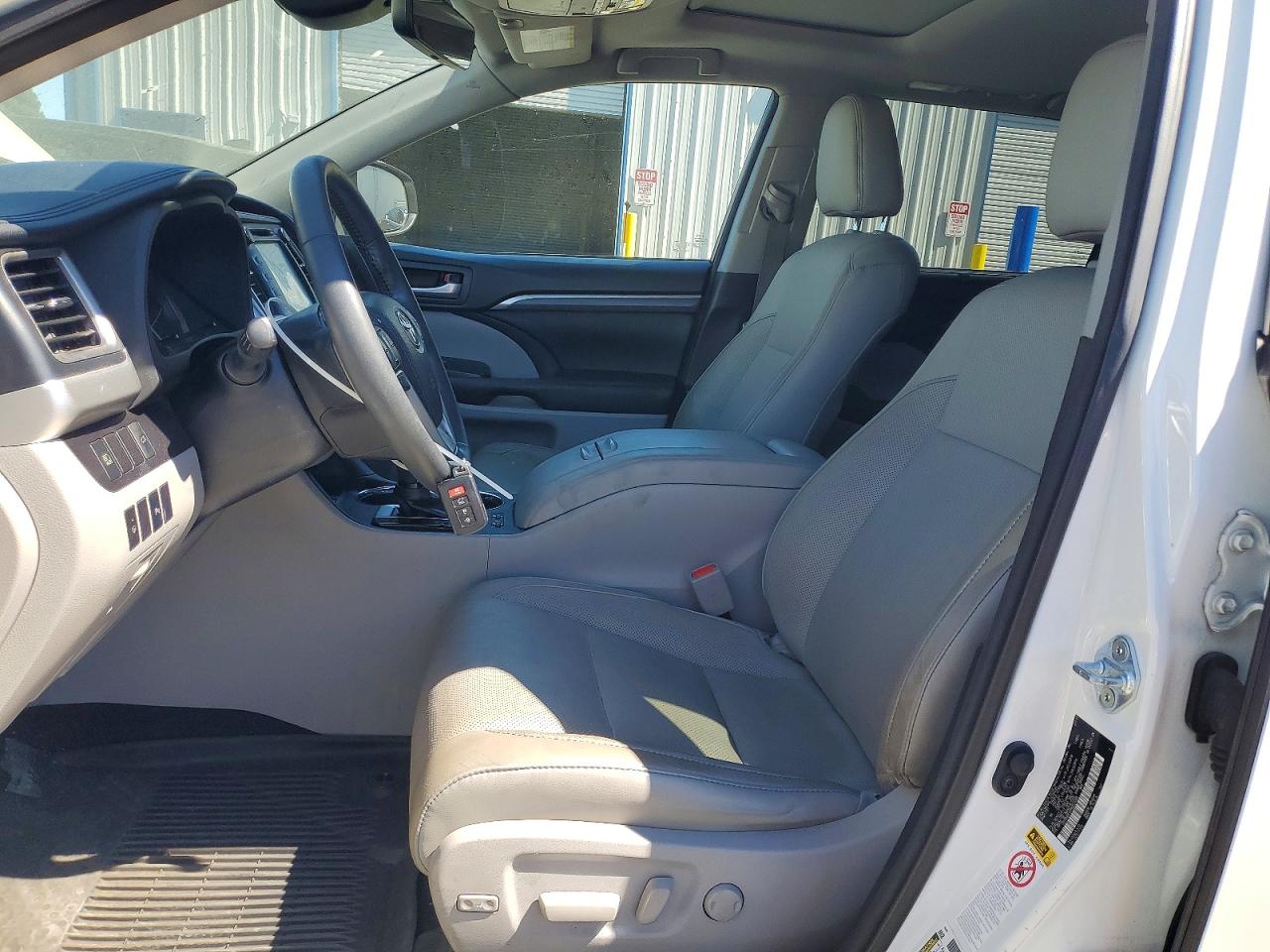 2017 TOYOTA HIGHLANDER