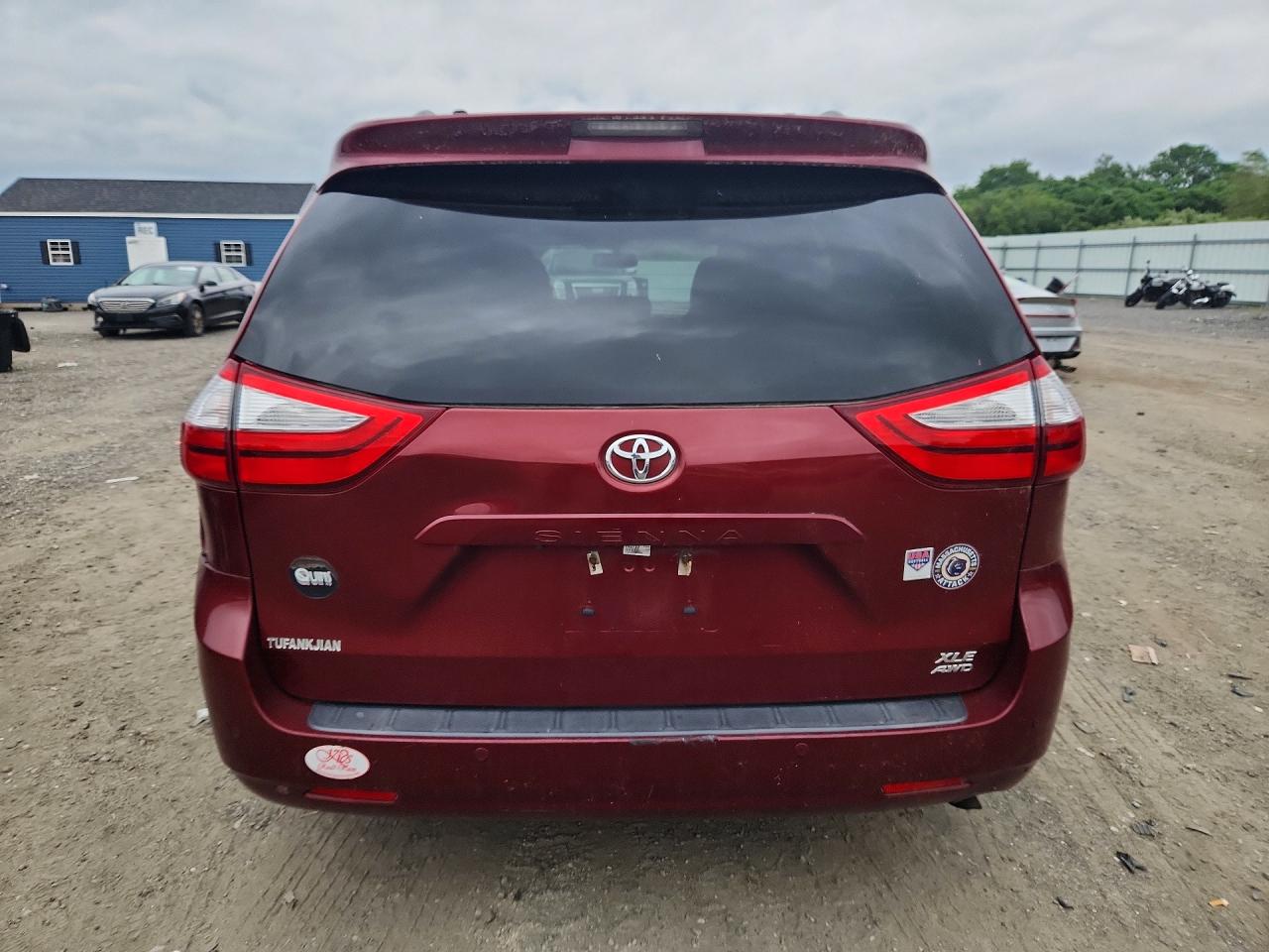 2016 TOYOTA SIENNA