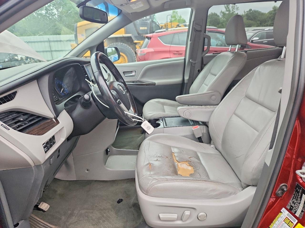 2016 TOYOTA SIENNA