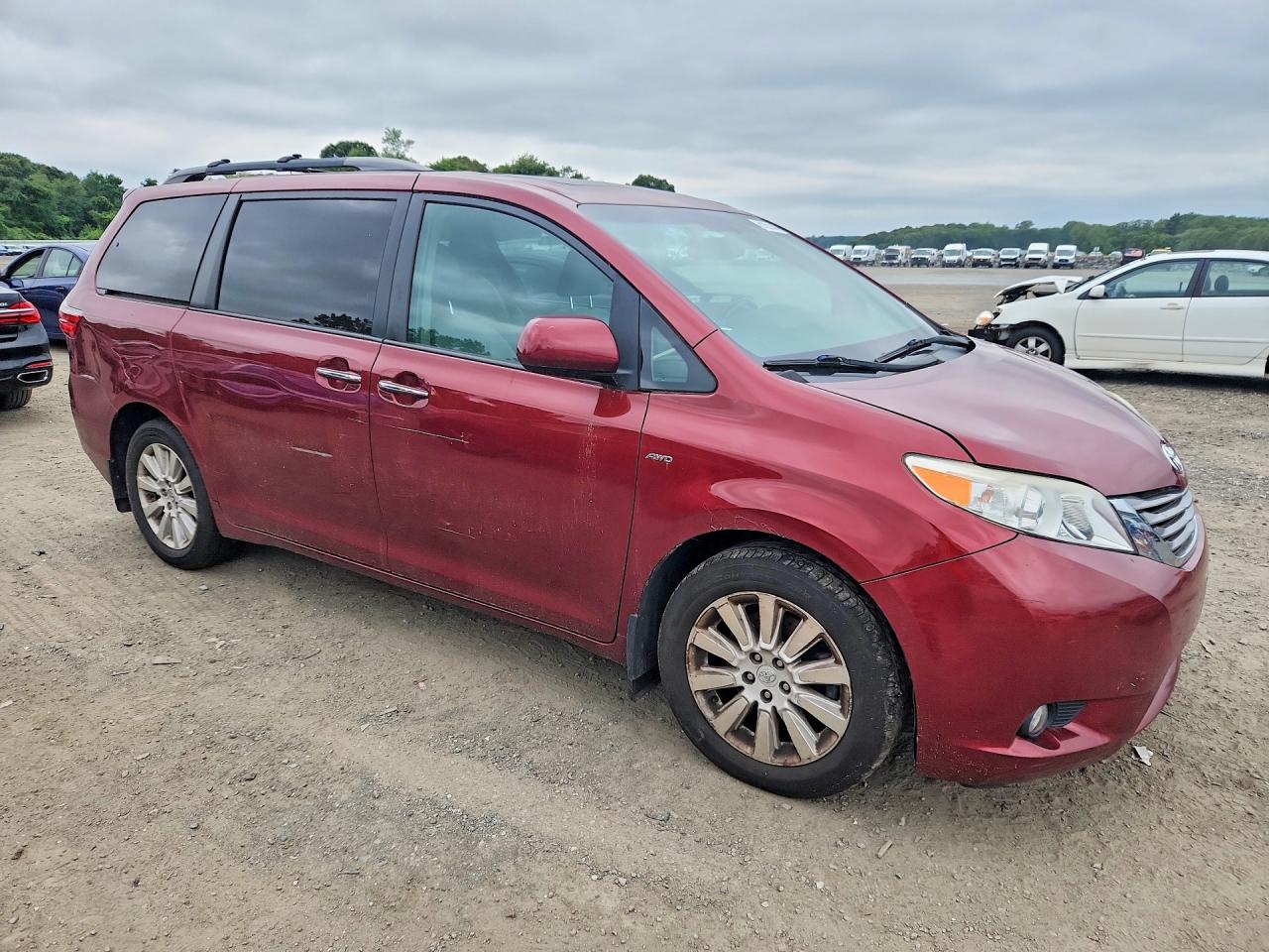 2016 TOYOTA SIENNA