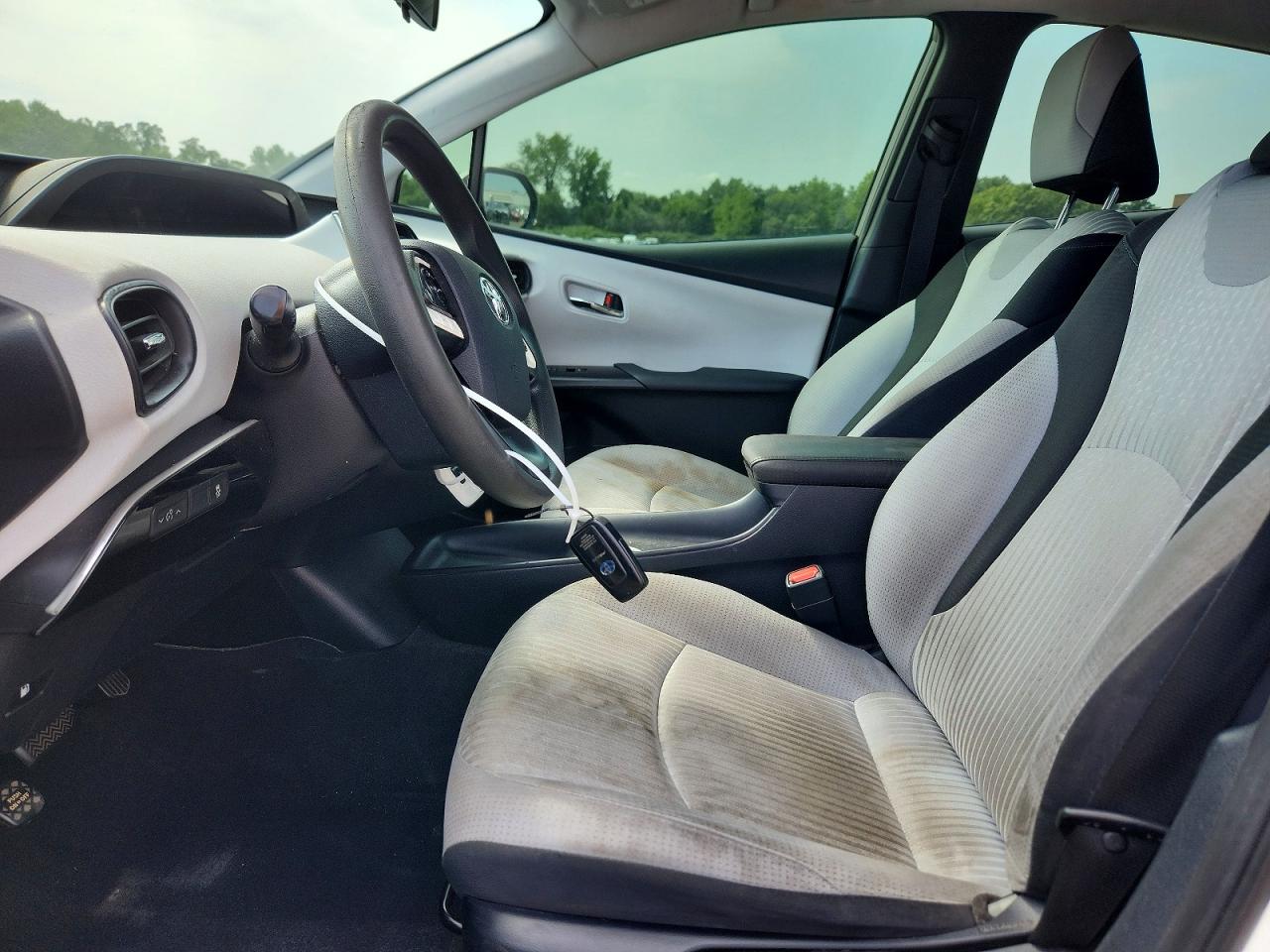 2016 TOYOTA PRIUS