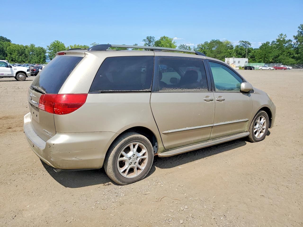 2004 TOYOTA SIENNA