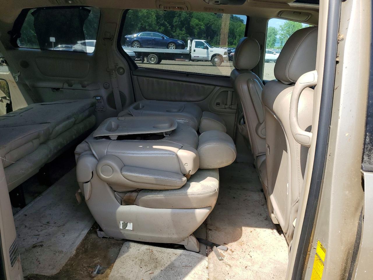 2004 TOYOTA SIENNA