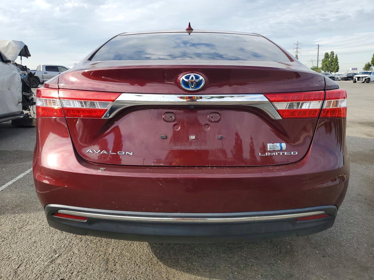 2013 TOYOTA AVALON