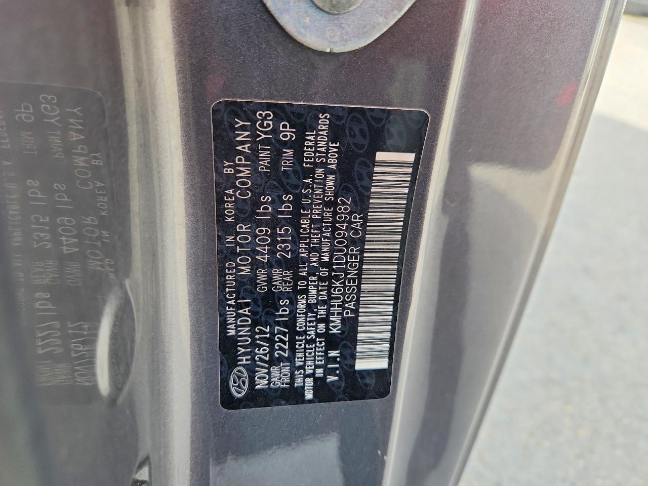 2013 HYUNDAI GENESIS