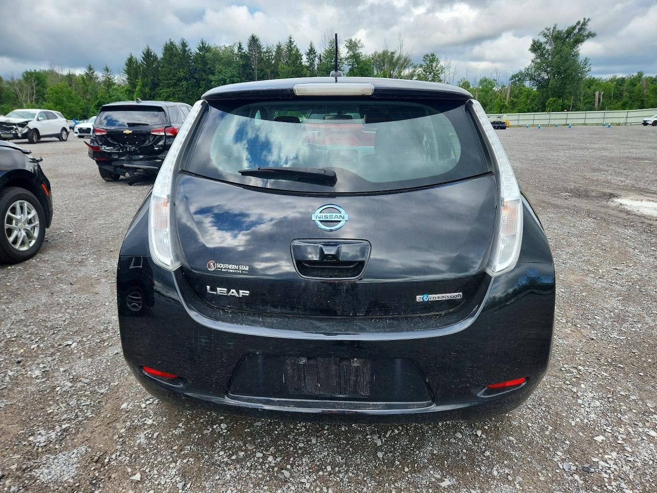 2015 NISSAN LEAF