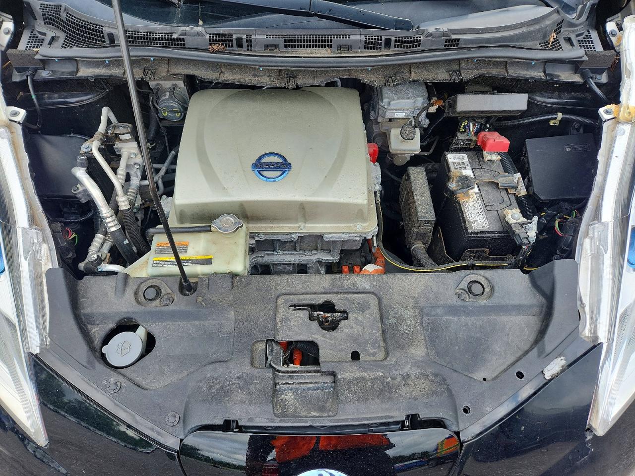 2015 NISSAN LEAF