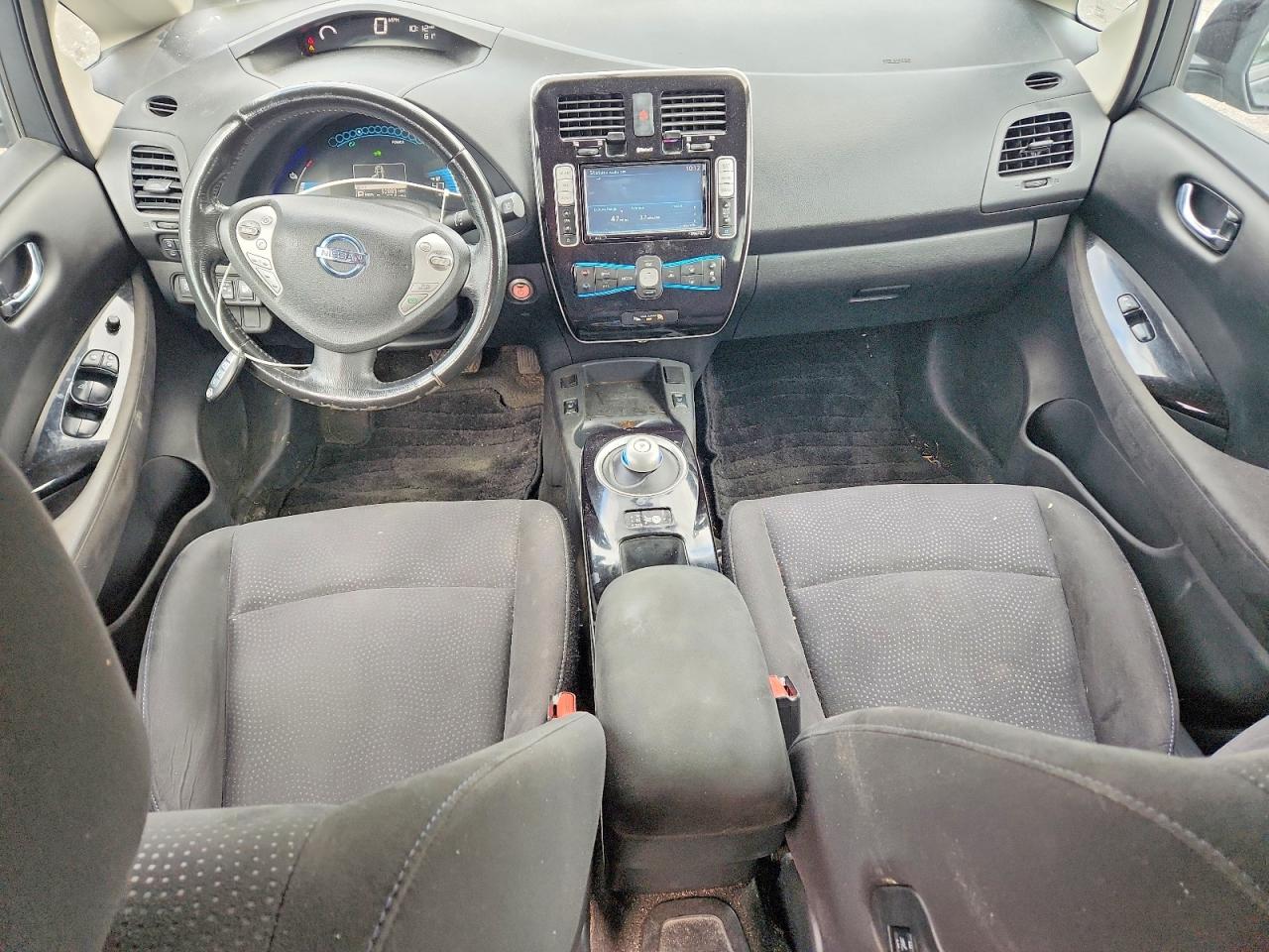 2015 NISSAN LEAF
