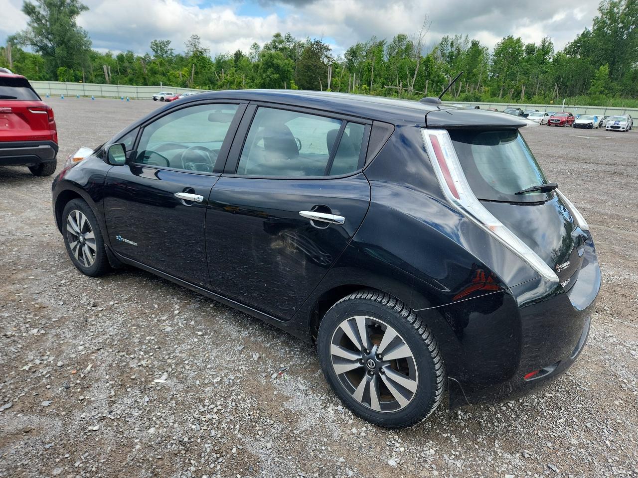 2015 NISSAN LEAF