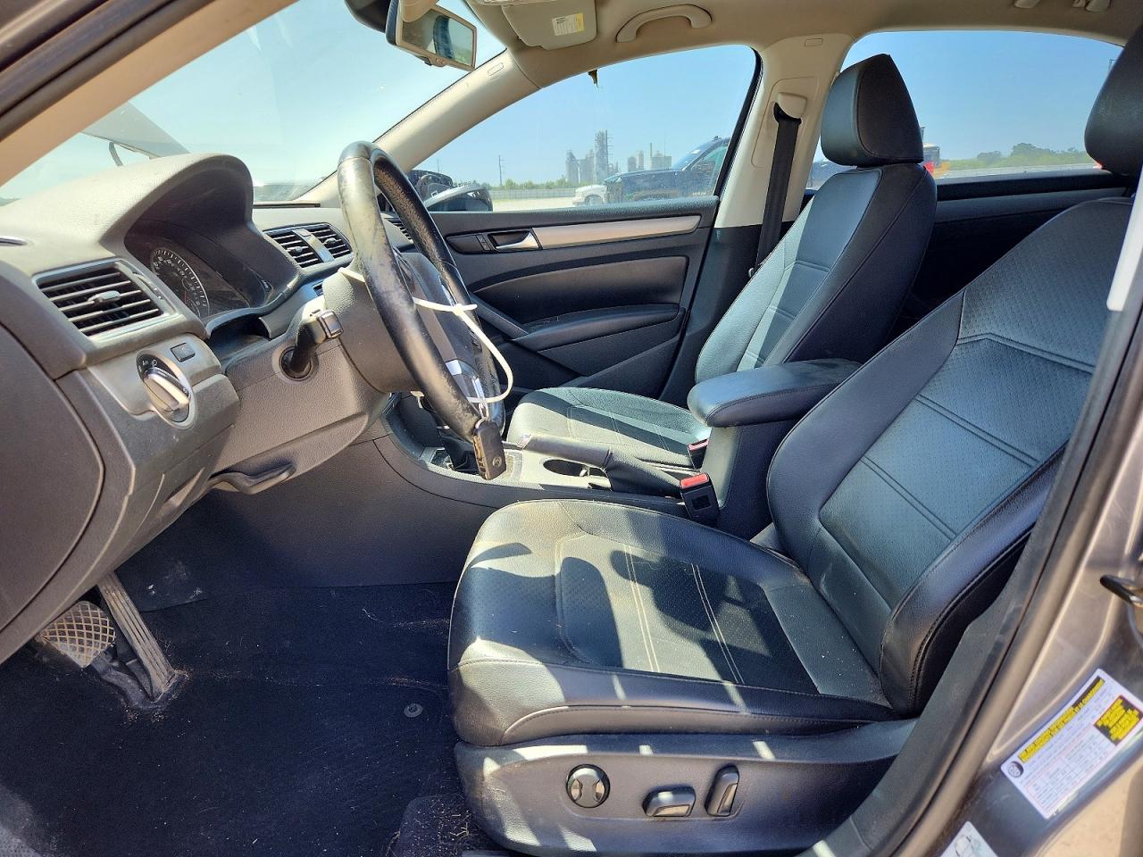 2014 VOLKSWAGEN PASSAT