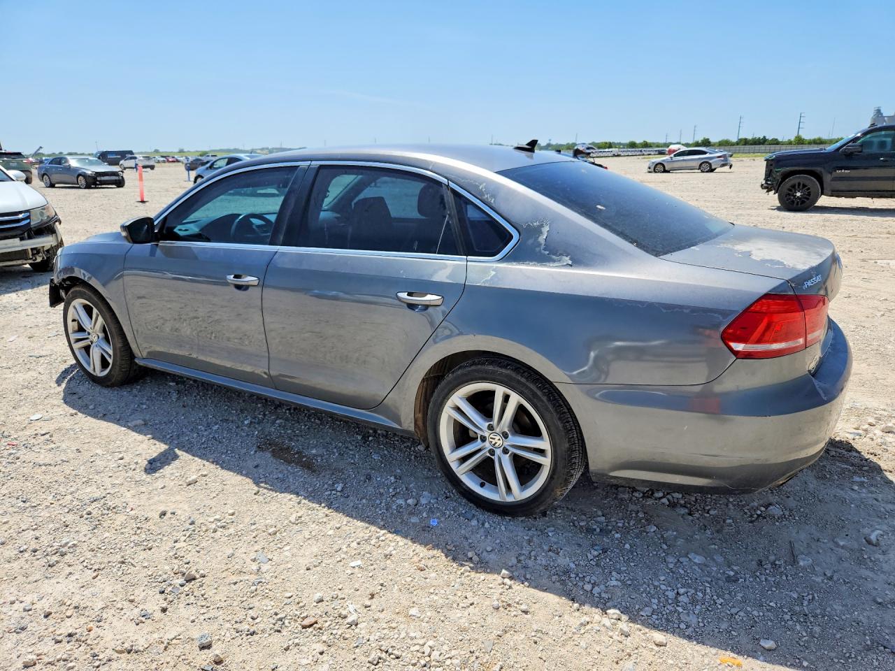 2014 VOLKSWAGEN PASSAT
