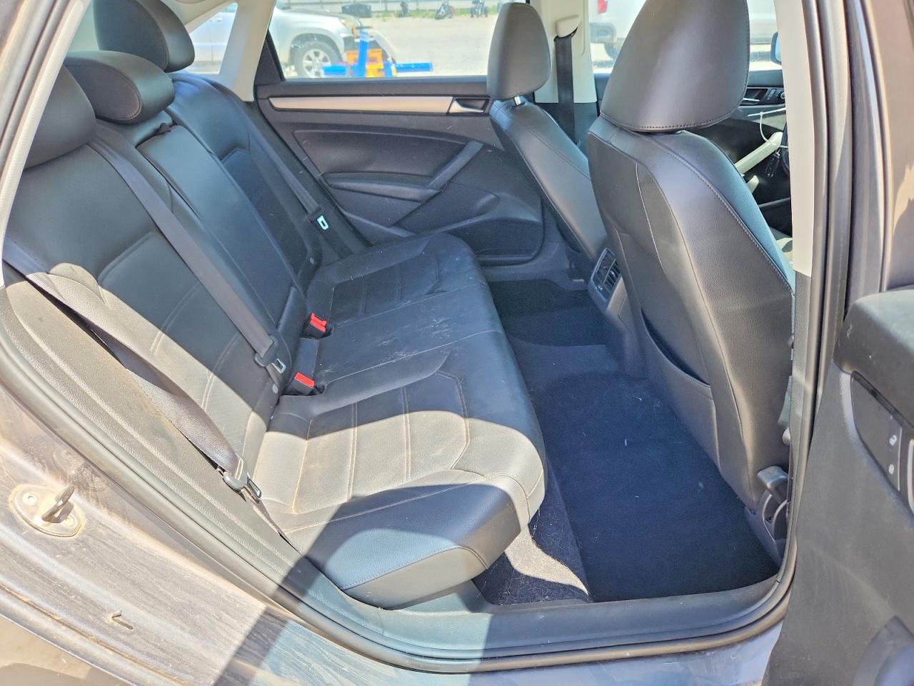 2014 VOLKSWAGEN PASSAT