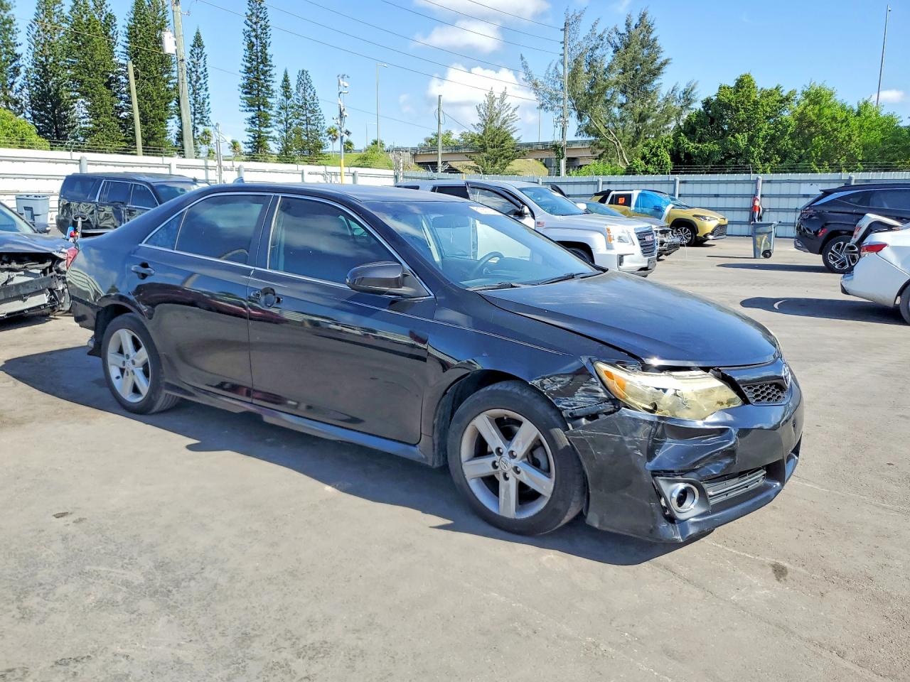 2014 TOYOTA CAMRY