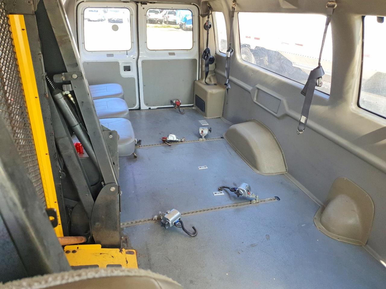 2006 FORD ECONOLINE