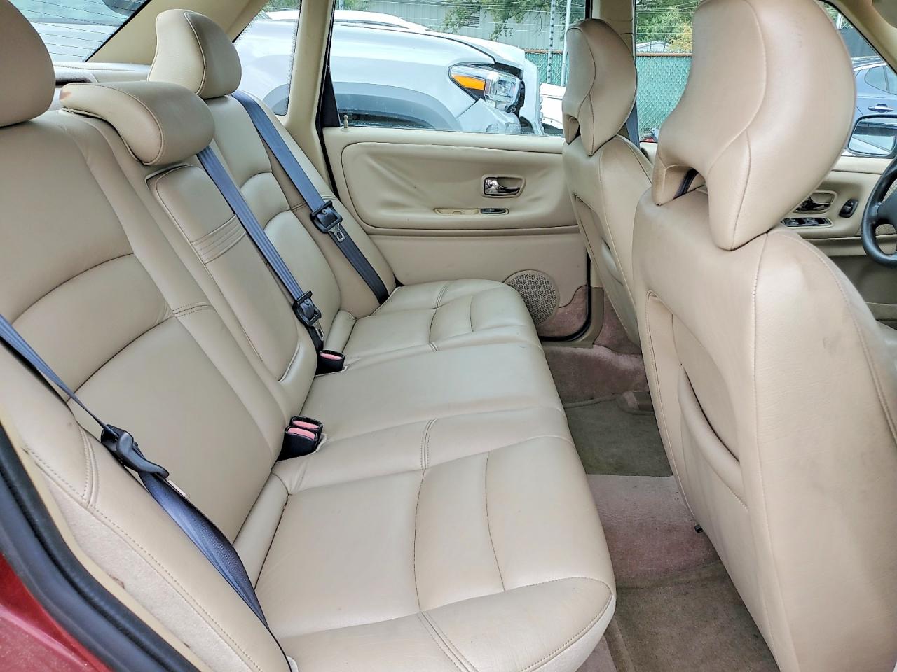 1998 VOLVO S70