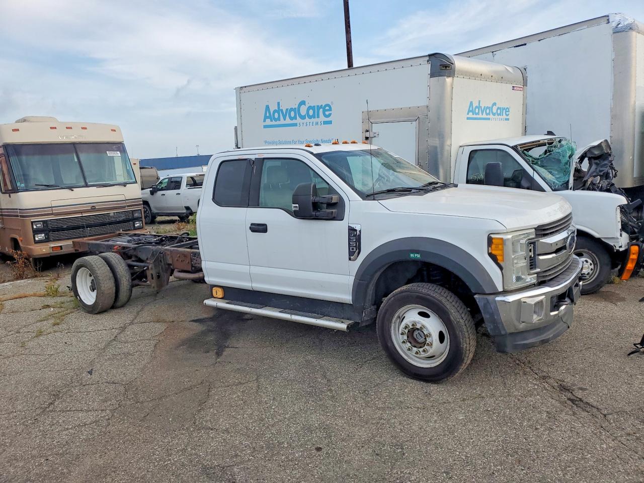 2017 FORD F550