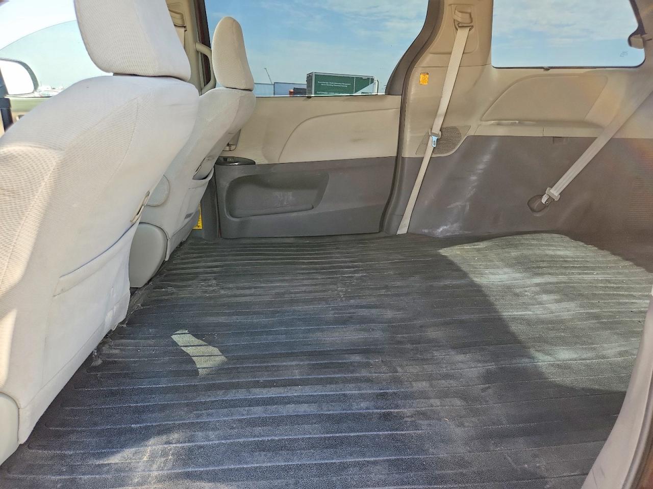 2013 TOYOTA SIENNA