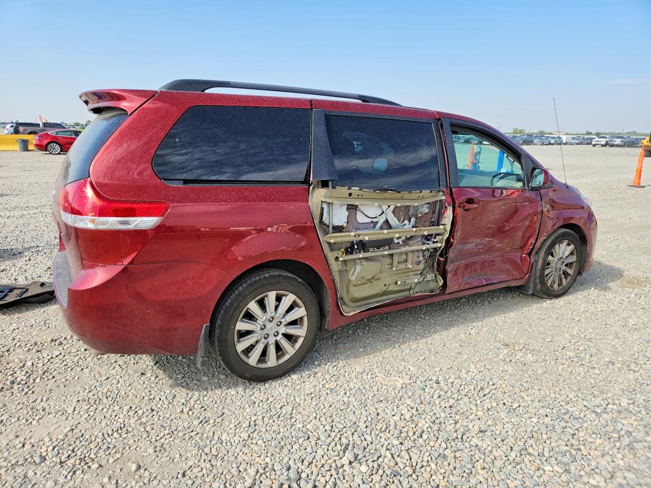 2013 TOYOTA SIENNA