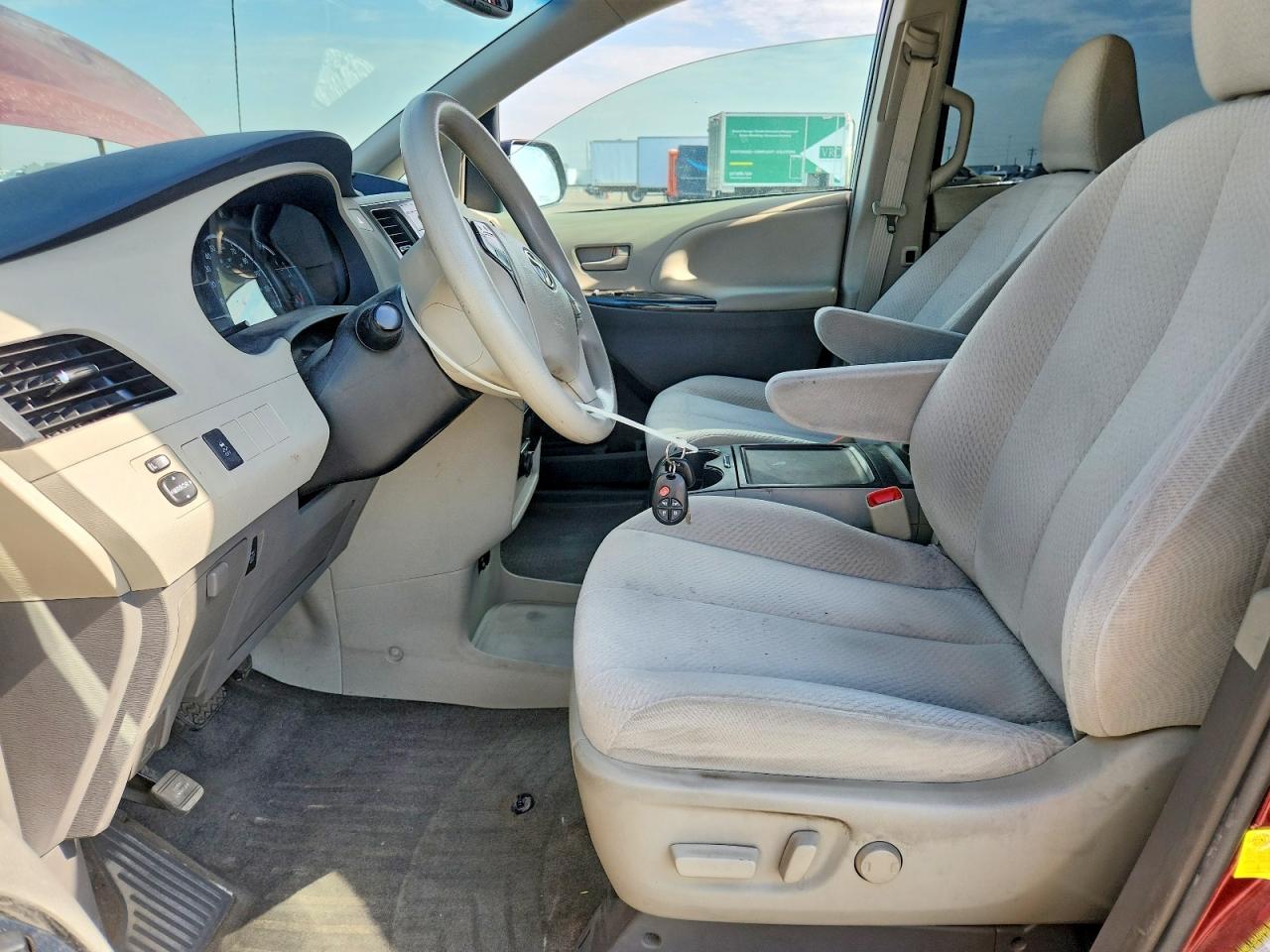2013 TOYOTA SIENNA