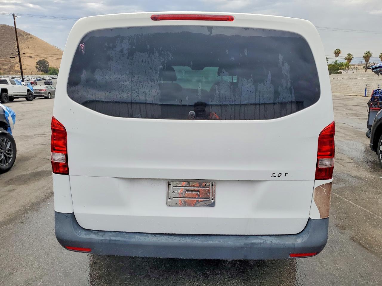 2016 MERCEDES-BENZ METRIS