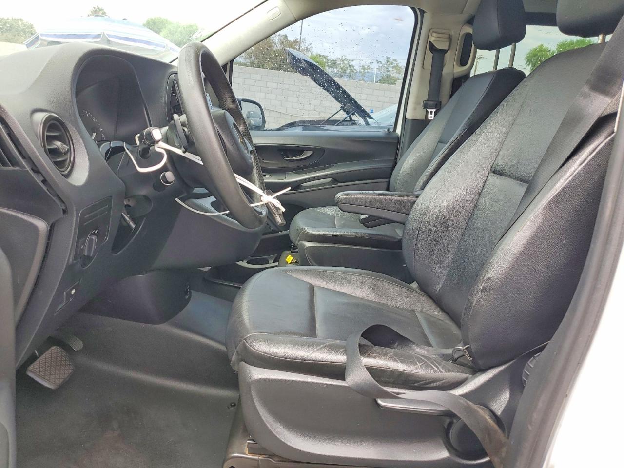 2016 MERCEDES-BENZ METRIS