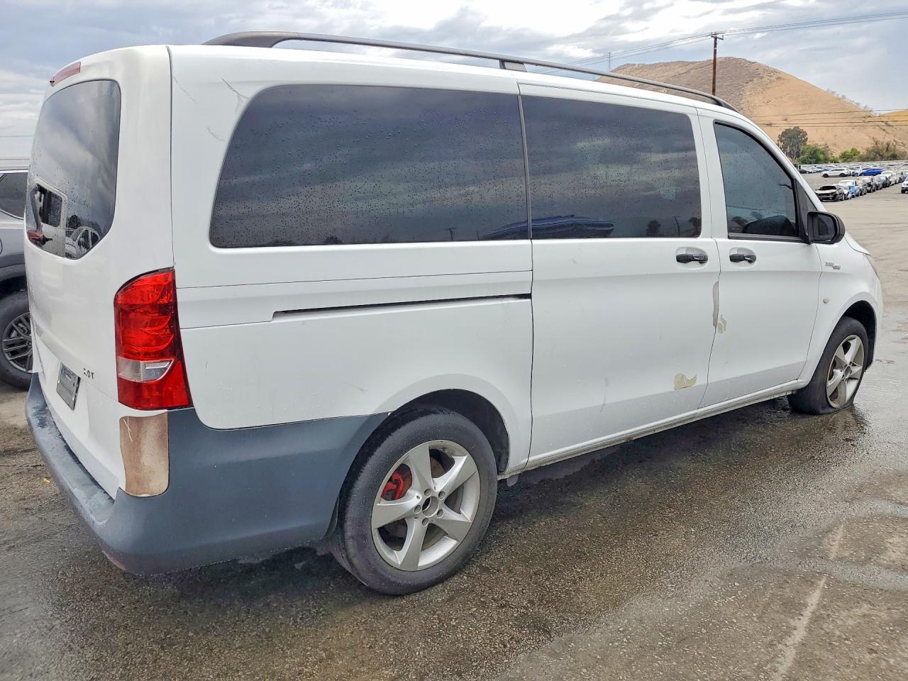 2016 MERCEDES-BENZ METRIS