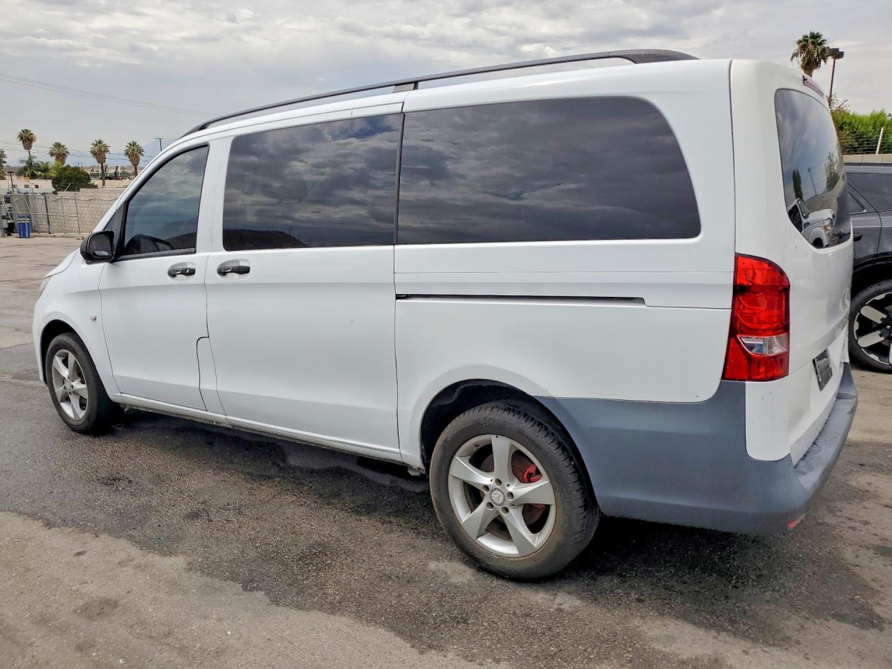 2016 MERCEDES-BENZ METRIS