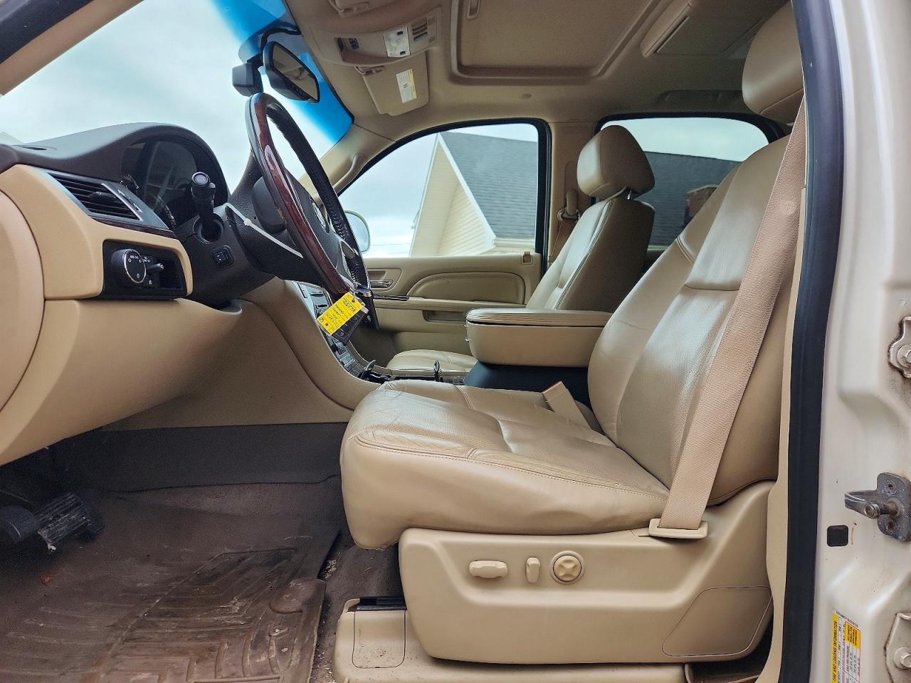 2011 CADILLAC ESCALADE